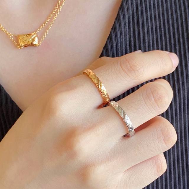 V Gold 8670190 Chanel narrow diamond polished ring size 5678. Chanel classic dia