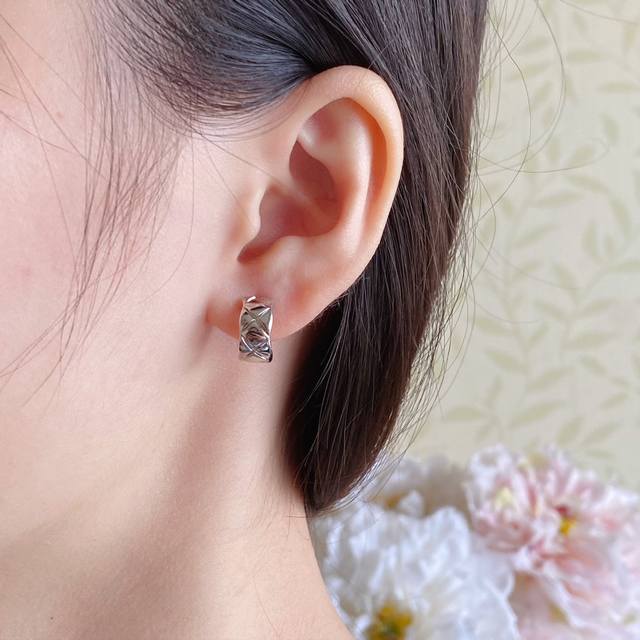 V Gold material 8670220 Authentic open edition CNC carved diamond polished earri