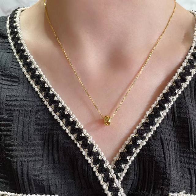 V gold-plated 5140230 Authentic Chanel Coco small gold bead necklace. Bestseller