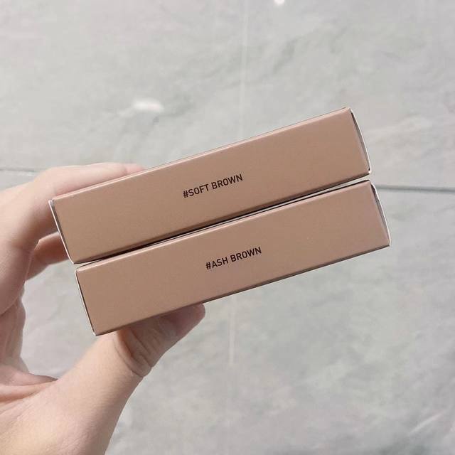 3Ce two-tone contouring palette 8.6G One-to-one quality color number: Soft Brown
