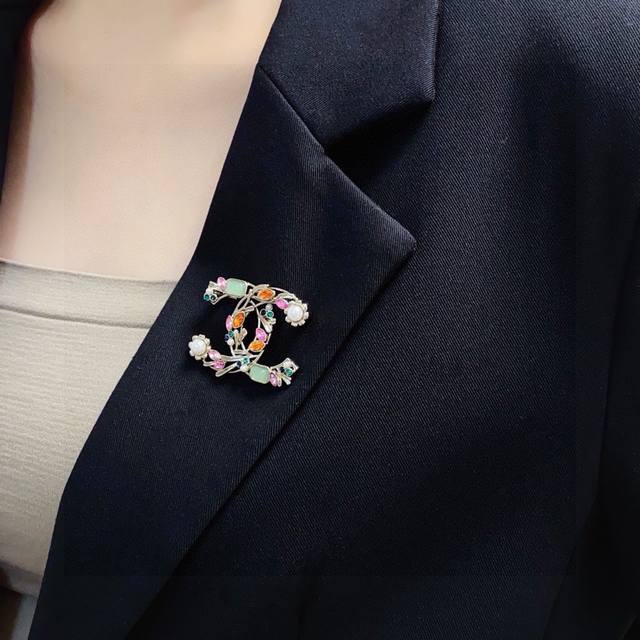Chanel's new, high-quality crystal, diamond, and pearl brooch is a truly feminin