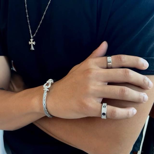 New product launch! A popular Fred Fideon bracelet with a horseshoe clasp in fu