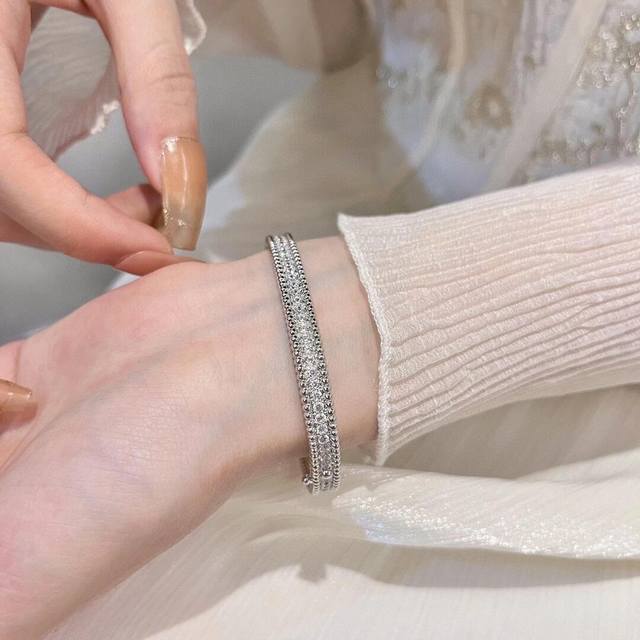 V gold plated Vca. Van Cleef & Arpels Perlee bead bracelet, single-loop diamond
