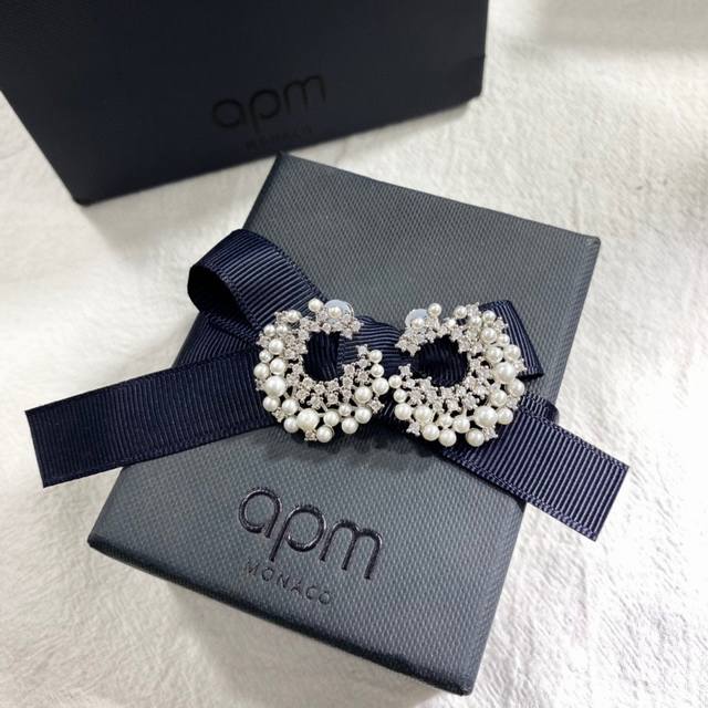 Apm Pearl earrings with a unique design, a unique feel, a light luxury, a new st