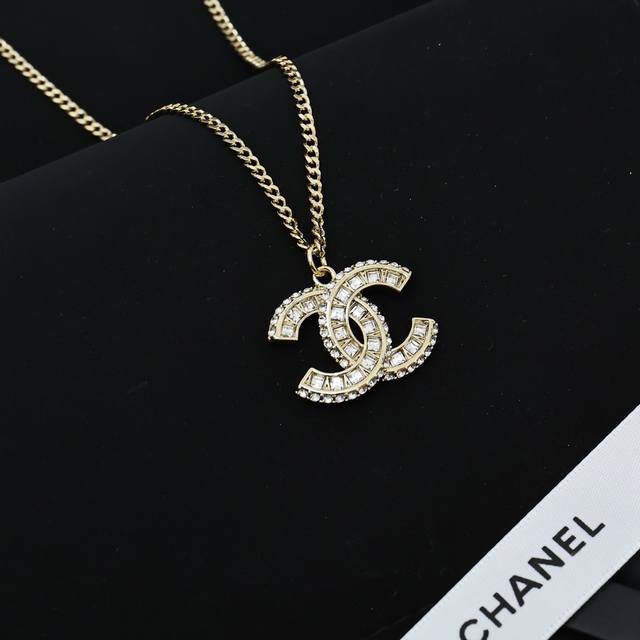 Chanel full diamond double C letter necklace Chanel atmosphere necklace