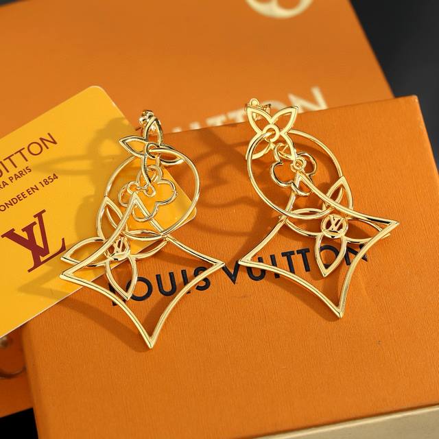 Seiko Edition Louis Vuitton earrings uphold the exquisite craftsmanship, forgin