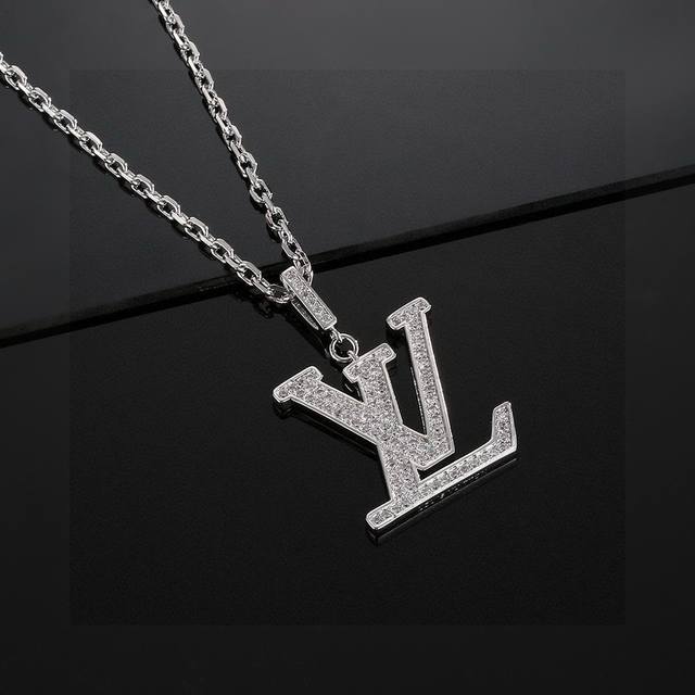 Louis Vuitton Lv classic popular letter couple model full diamond letter necklac