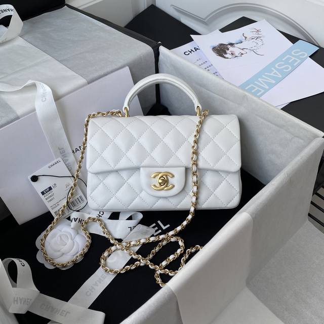 with accessories Chanel's latest Mini Cf Handle handbag As2431 classic diamond