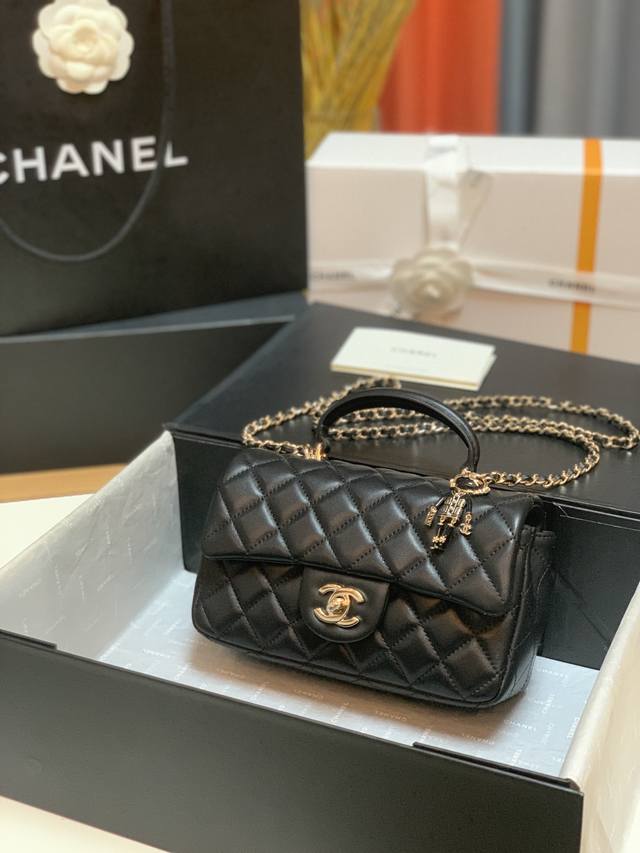 Chanel with accessories:: Model: As2431#: Size: 20X14X7Cm: The latest model for