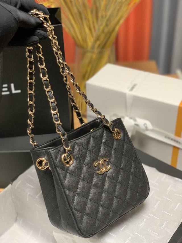 Chanel: Model: As3176#: Dimensions: 17x15x9cm: New Spring/Summer Collection. New