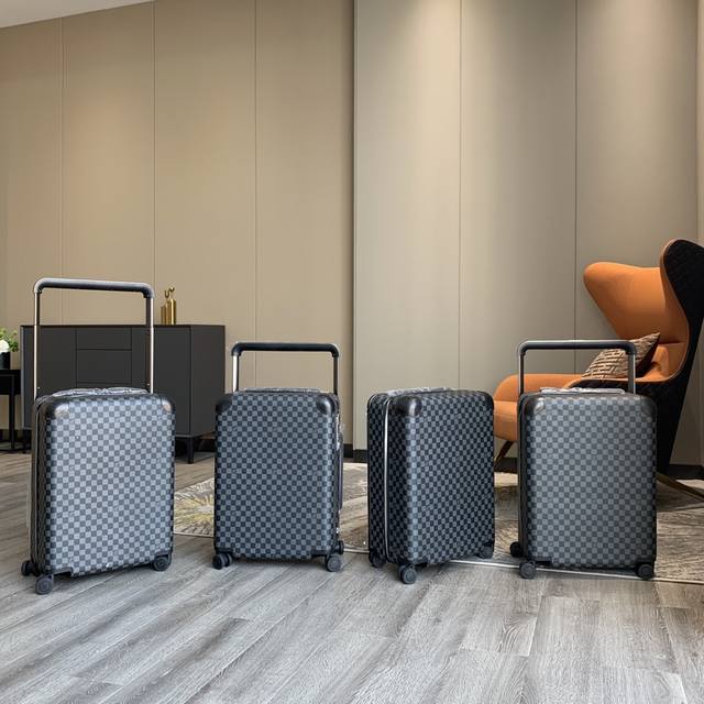 55cm Horizon 4-Wheel Trolley Case, 55cm Meet the future of luxury 4-wheeled trol