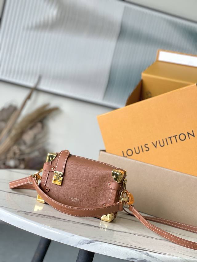 M15224, top-grain leather. This small Side Trunk bag pays tribute to Louis Vuitt