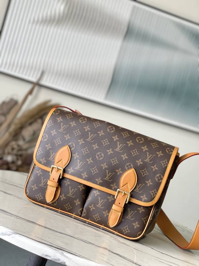 Top Original M14723 This Satchel messenger bag draws inspiration from the classi