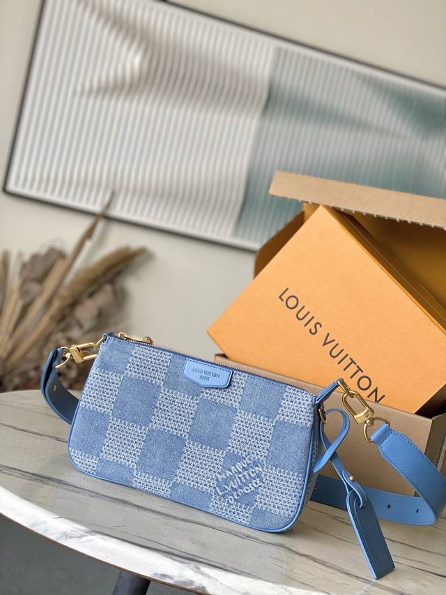 Premium Original N00204 This Pochette Accessoire XL handbag is crafted from Dami