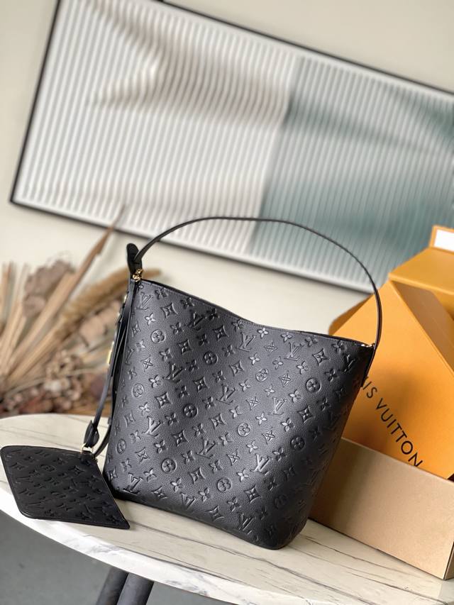Top-grain leather, original M13044. This Allin Large handbag features a two-in-o