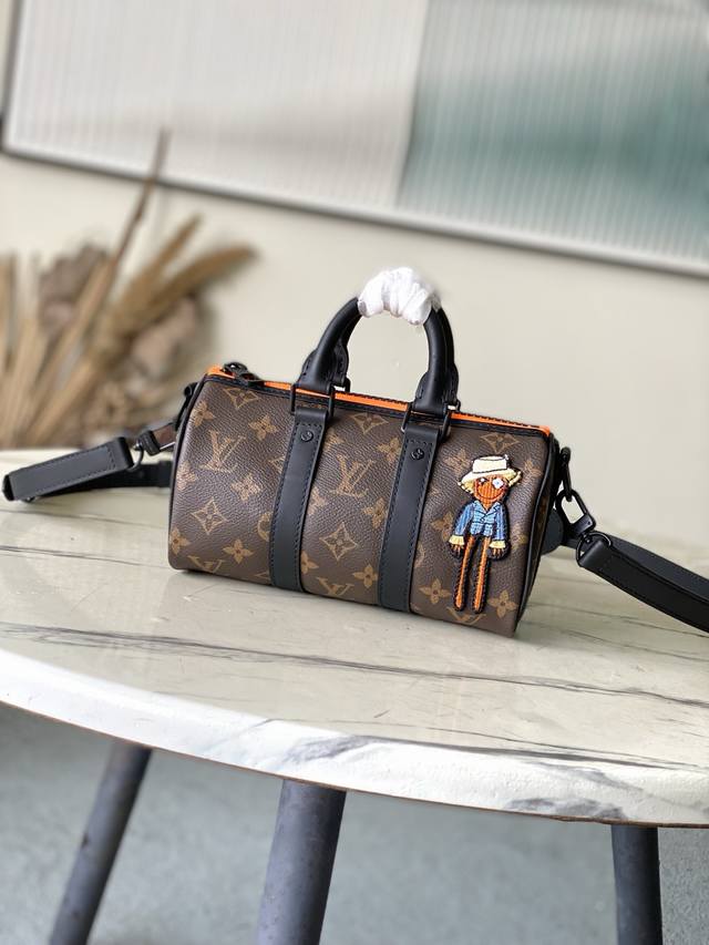 Top Original M80201 This Keepall Nano men's handbag is a smaller version of the