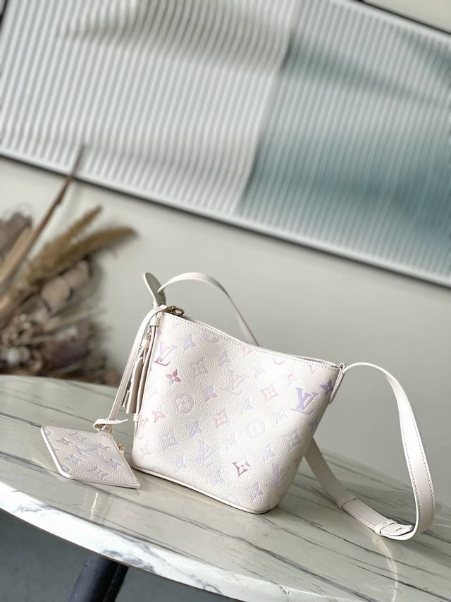 Top-grain leather, original M25673. This Allnbb bag, from the Dream collection,