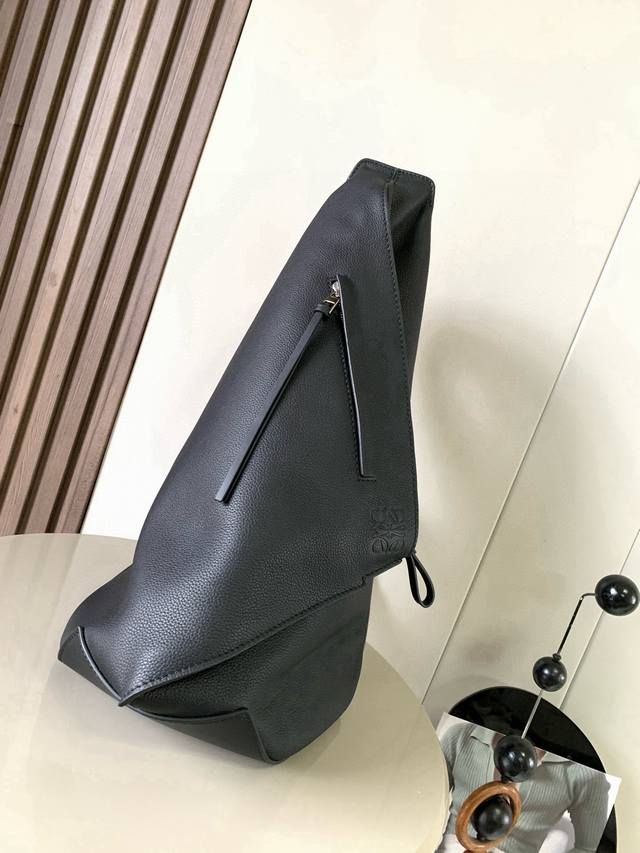 Classic Anton Backpack Large This is a functional streamlined sling made of soft