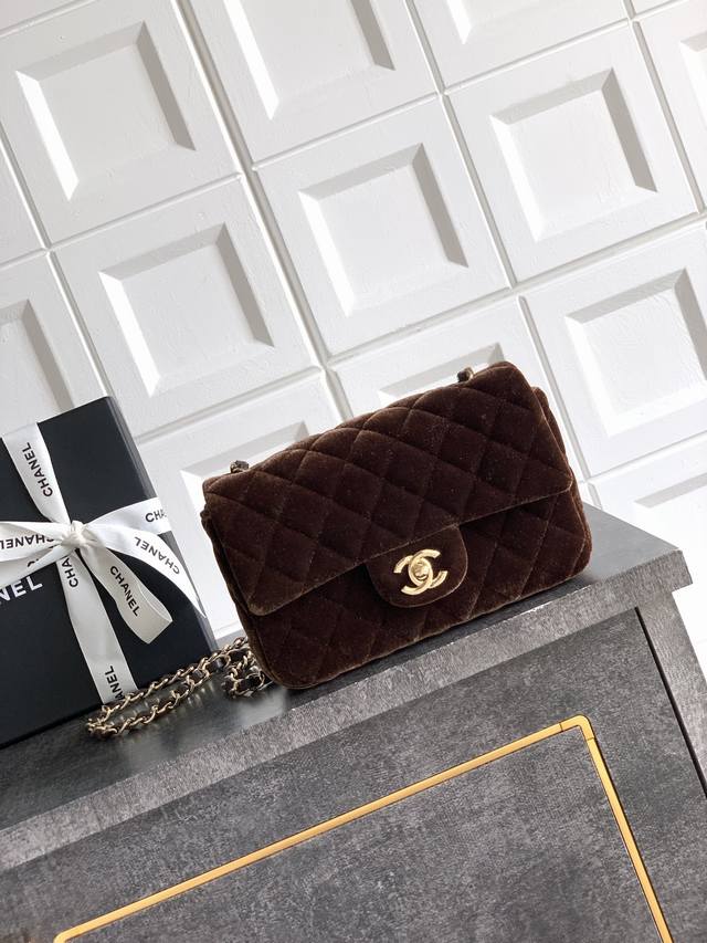Mini size in two colors, brown velvet and purple velvet, are now available. Ohan