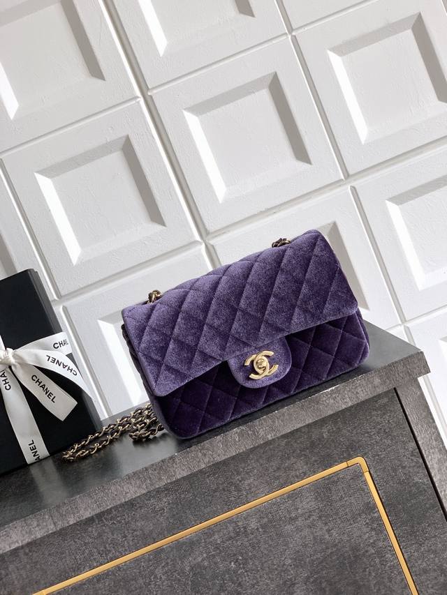 Mini size violet and two colors of brown velvet and purple velvet are shipped. O