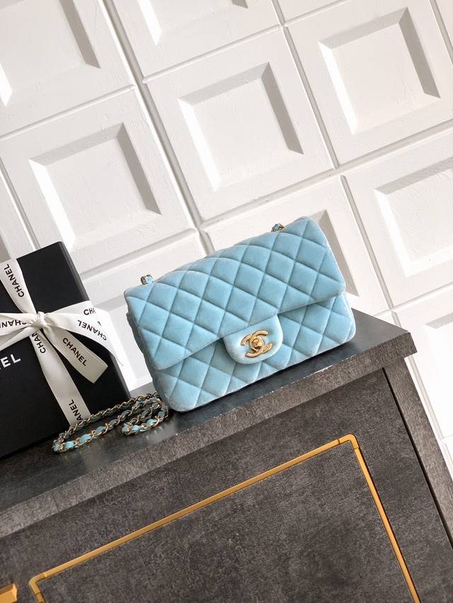Lake blue square fat man Ohanel Chanel velvet bag, diamond pattern + retro color