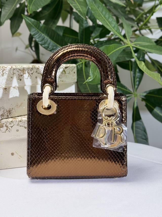 In stock Lady Princess Diana three-grid imported python leather Science popular