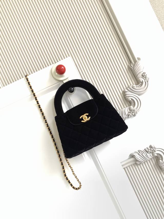 As4416 Velvet Chanel 24A Kelly bag from the Fall/Winter collection is incredibly