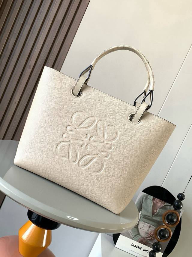 Medium-sized cowhide leather Anagram Tote handbag with linen patchwork features