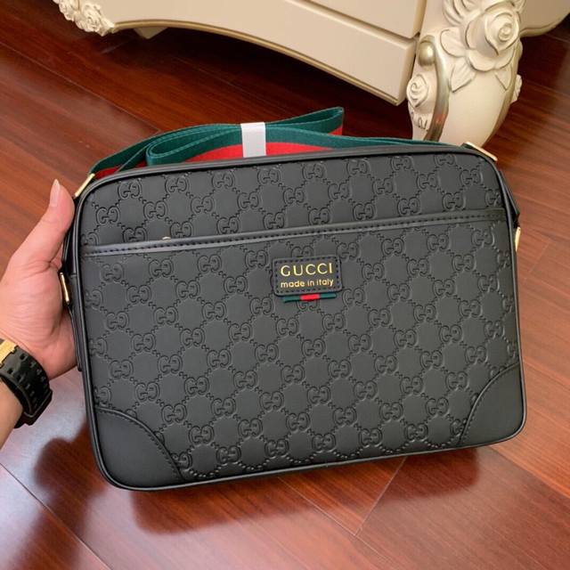 Original quality, large capacity, G model 33018-2, casual shoulder and messenger