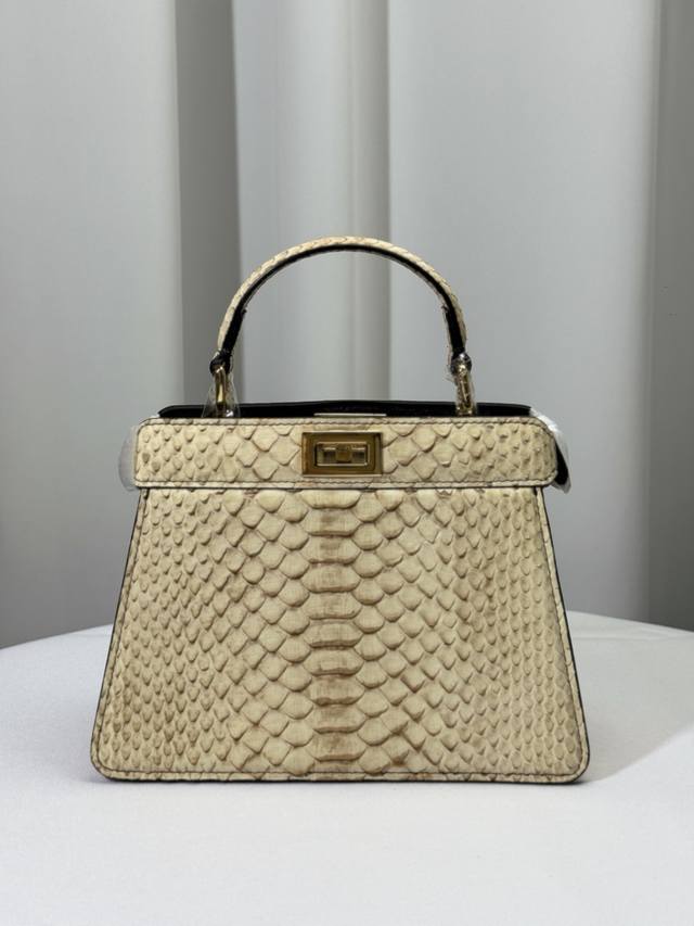 Fd 20cm outer seam imported python leather Two convenient and practical compartm