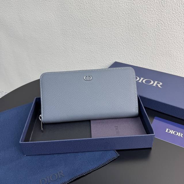 Highest version on the market. Compare now! DDD. This long zippered wallet is un