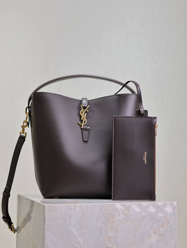 Coffee-colored Le 5A7 series new and stunning bucket bag with handle. This new