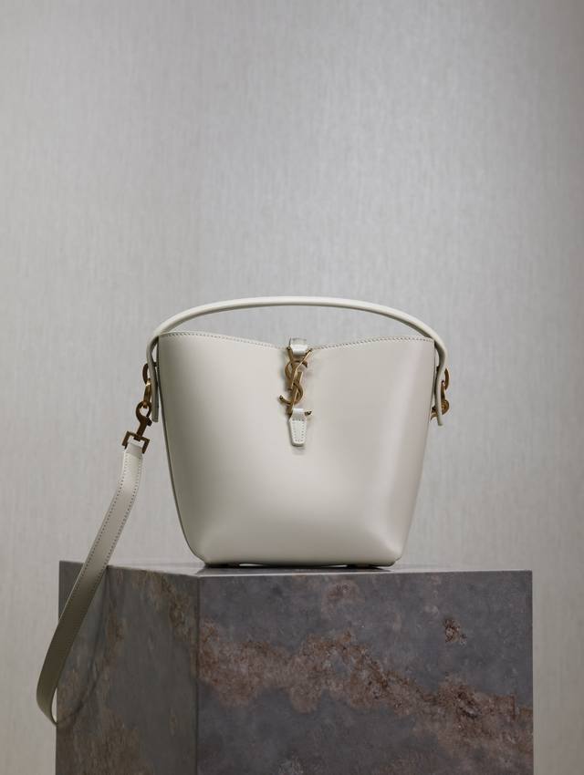 White Le 37 Small Bucket Bag_Super stylish bucket bag with handle_A brand new ba