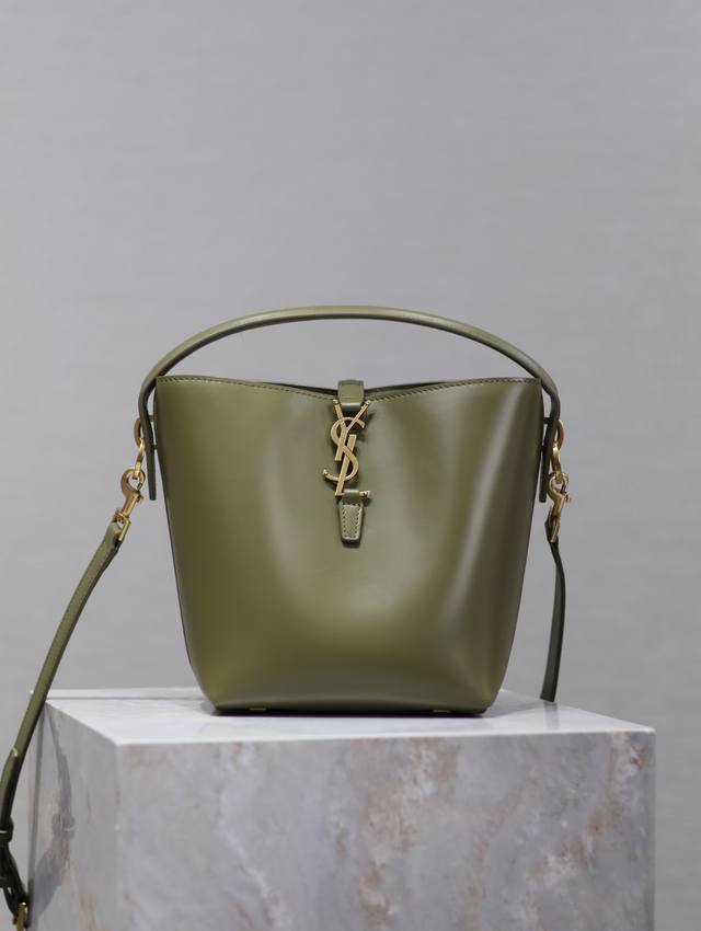 Le 37 Small Bucket Bag in Turquoise - This stunning bucket bag with a top handle