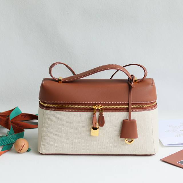Loro Piana's new autumn and winter Extra Bag, upgraded version L27, caramel canv