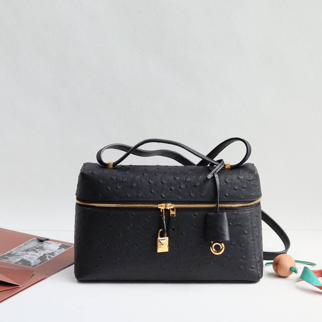 Loro Piana's new autumn and winter ostrich leather Extra Bag, upgraded version L