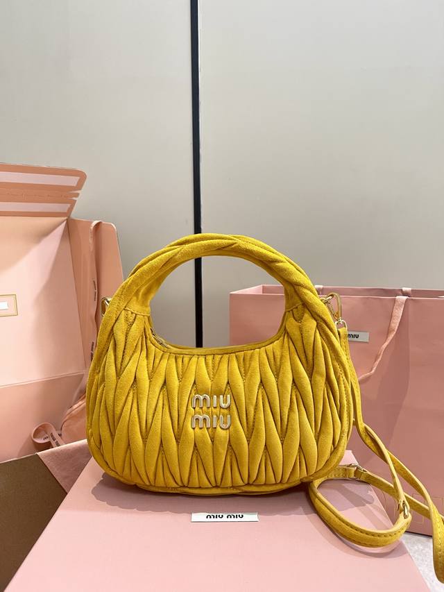 Whiskey color 5Bc125: Miumiu's new Miuwander suede leather handbag, made of this