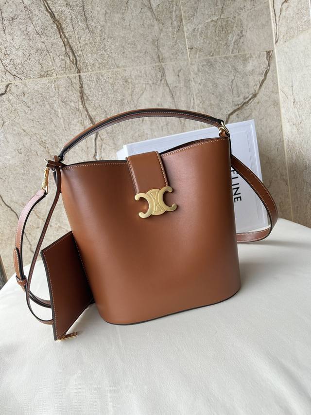 Top-quality original large-size new product launched online. Ce's new bucket bag