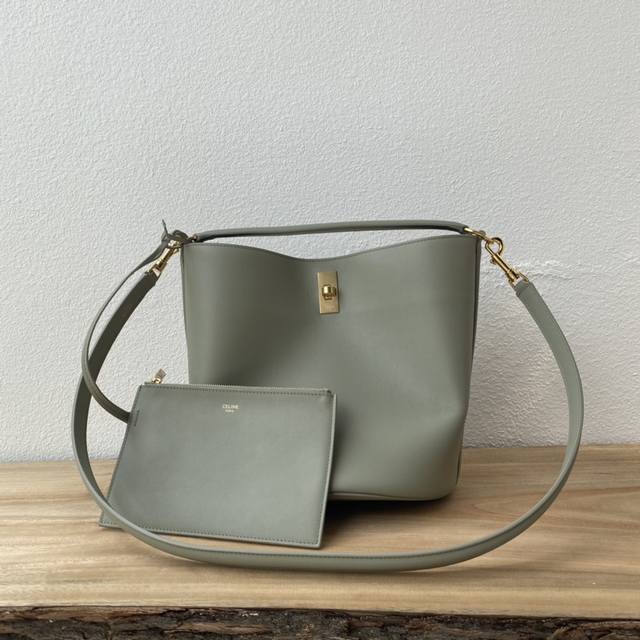 Top-quality original Bucket 16 series bucket bag, made of soft cowhide and a ca