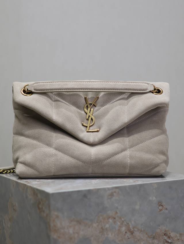 Gray frosted gold buckle Loulou Puffer_29cm This autumn/winter suede model has a