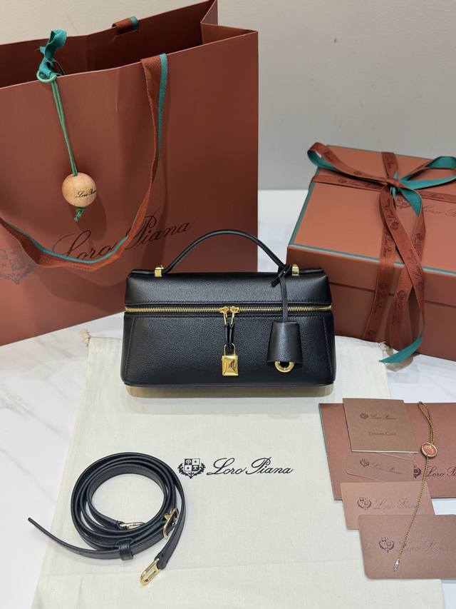 Extra Bag23 handbag pebbled black is carefully crafted from Saddle Leather cowhi