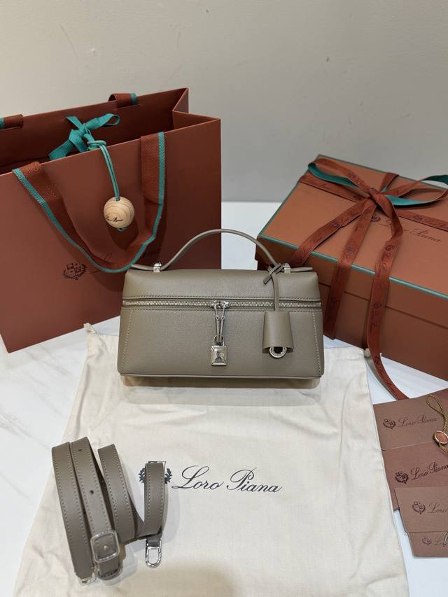 Extra Bag23 Handbag Litchi Warm Frankincense is carefully crafted from Saddle Le