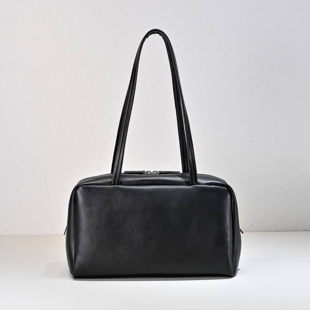 The *Ow 2025 Spring and Summer Astra Bowling Long Handle Shoulder Bag Handbag Un