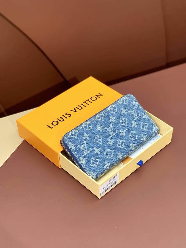 Matching! M82958 Blue denim! Single Zip Wallet Collection Zippy Wallet. This zi