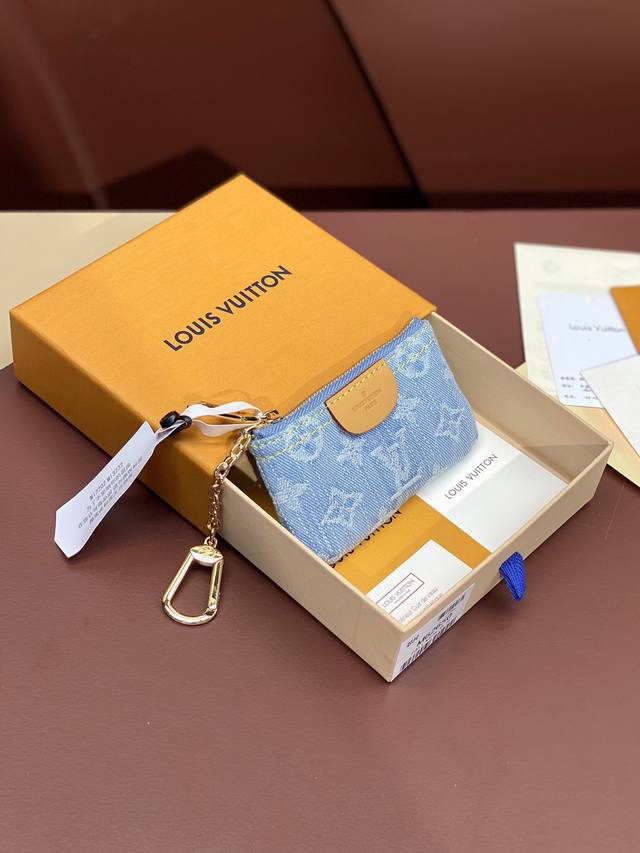 M62650 Cloth Blue! This zippered coin purse from the Keycase and Wallet collecti