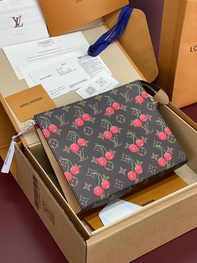 Upgraded version M14372 Cherry! Chip version! Lv x Tm toiletry bag. This toiletr