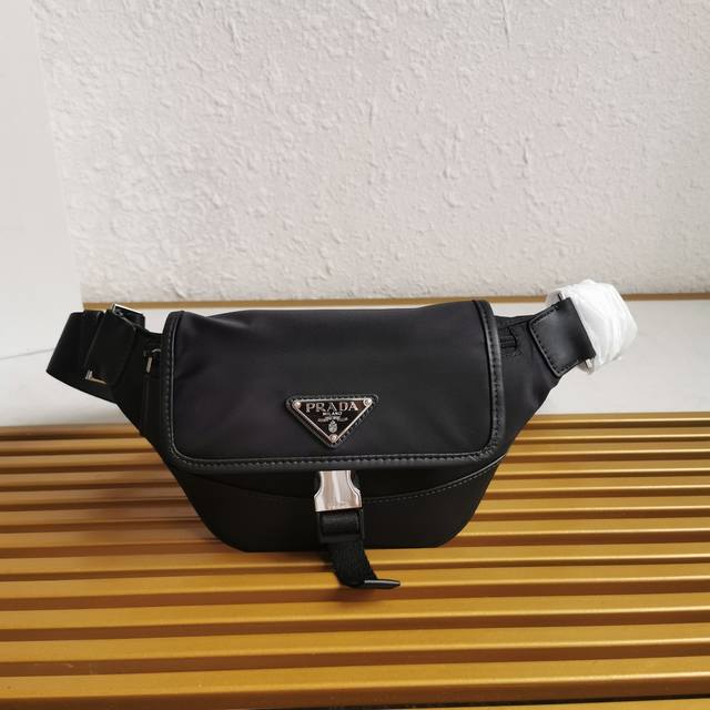 Top-grade original new waist bag 2Vh176 This versatile and fashionable shoulder