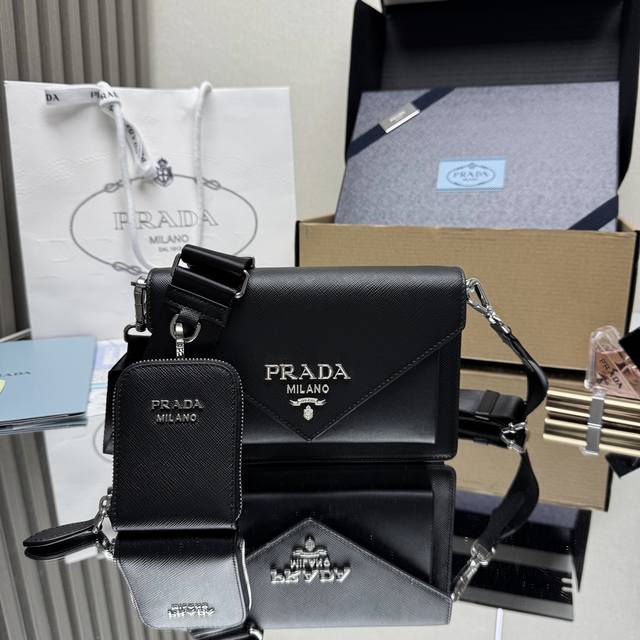 The new, top-quality, original 3-in-1 1B has arrived. This mini envelope bag fe