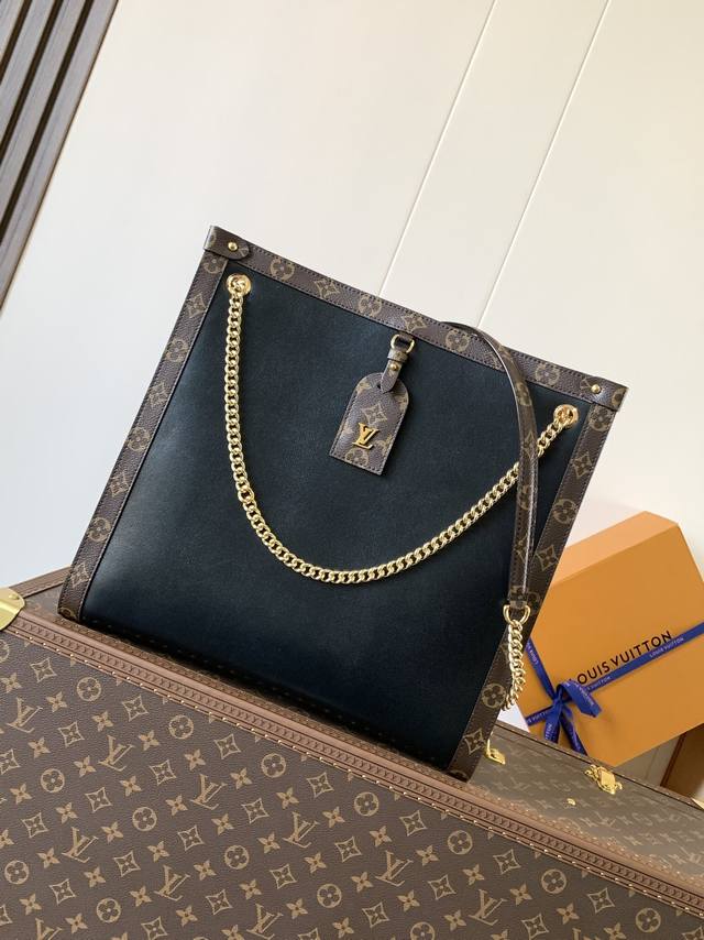 Top-quality original, variable-code chip M13137 The Nova medium handbag, introd