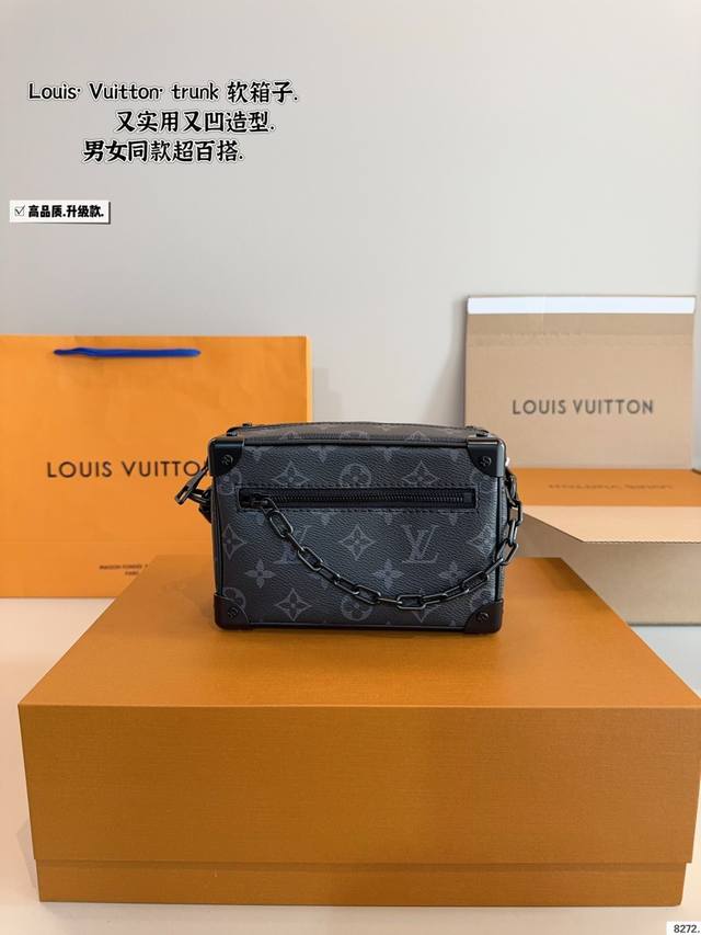 comes with a gift box Lv's 25A Trunk embossed box chain bag small box In recent